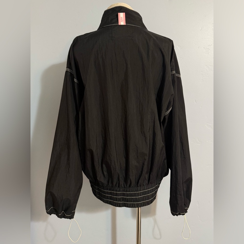 AYDA Chic Black Windbreaker - Picture 4 of 7